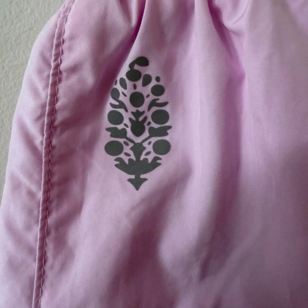 Pink shorts with white vertical stripes - Picture 3 of 5